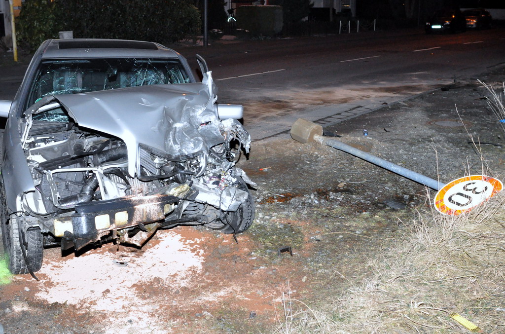 VU mit Fahrerflucht Koeln Loevenich P18.JPG